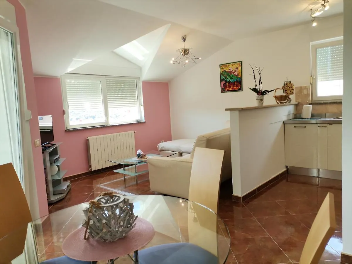Kira Apartment Pula Croatia