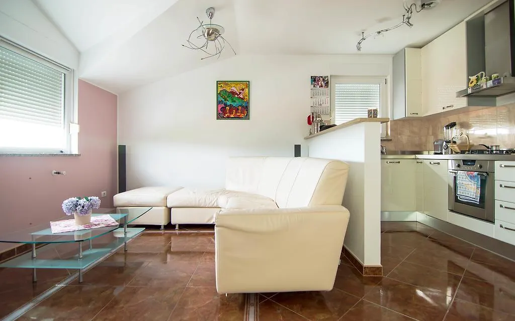 Kira Apartment Pula